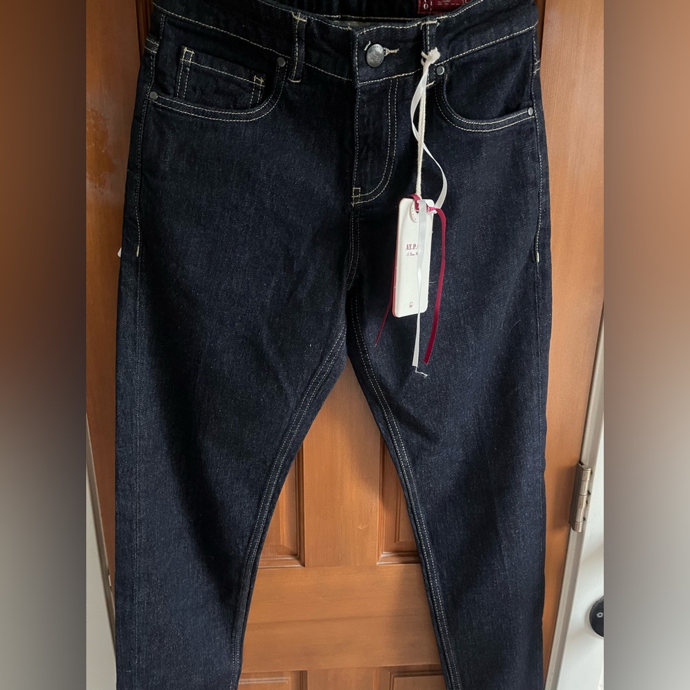 Brande New jeans with tag! Never worn.